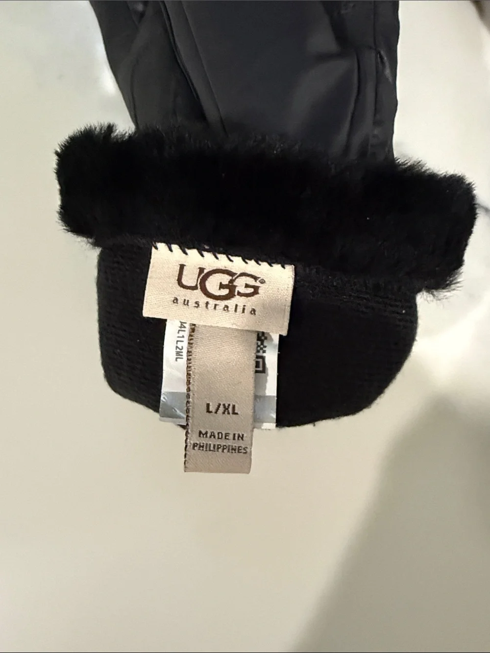 UGG Black Shearling-Trim Winter Gloves
